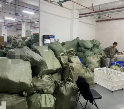 China hub packing floor with export bags